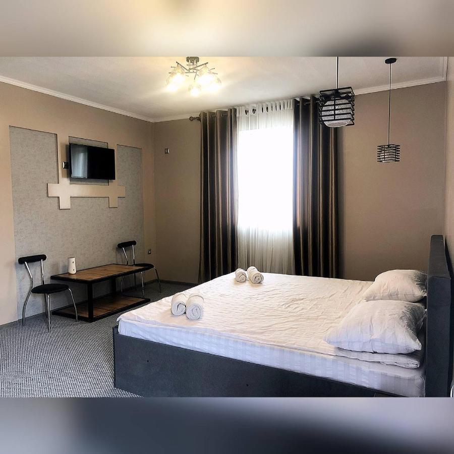 Ave Hotel Osh Ngoại thất bức ảnh