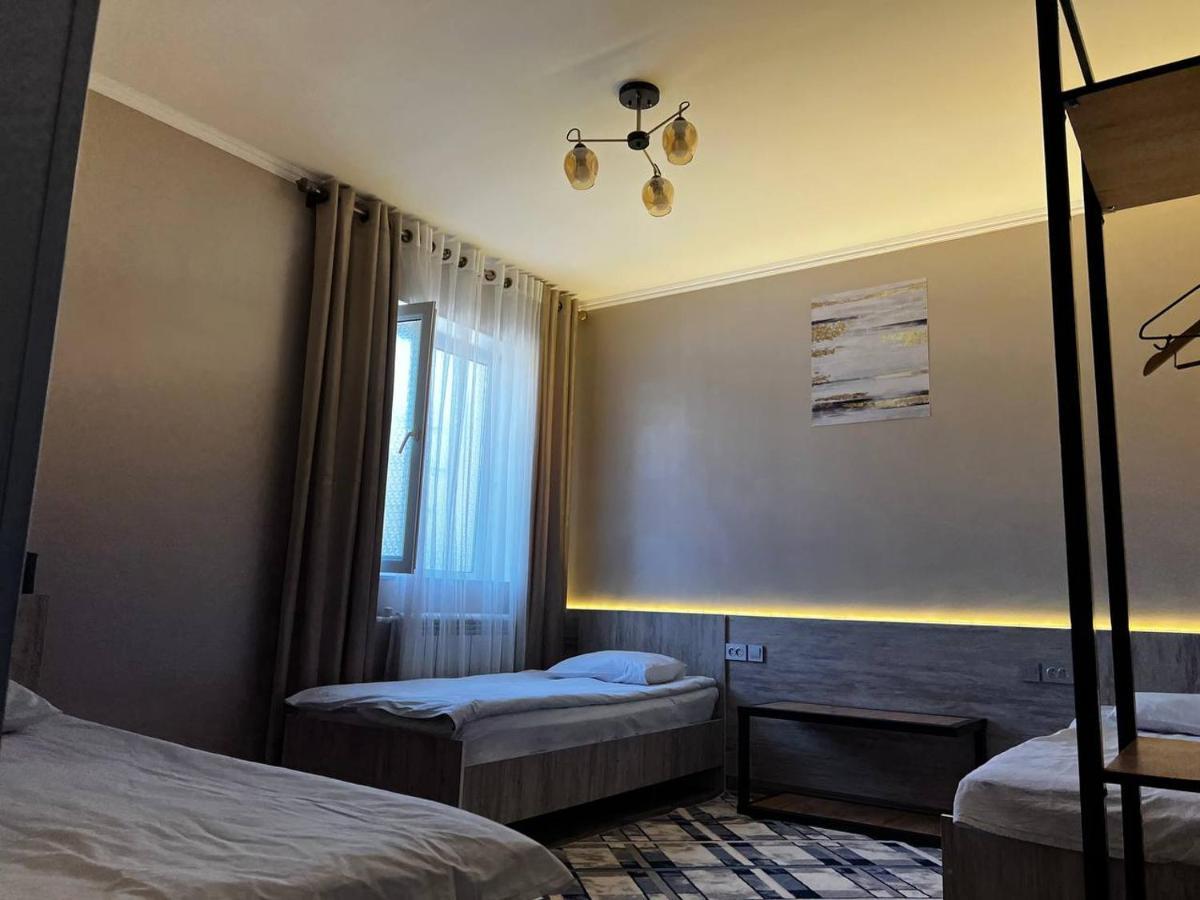 Ave Hotel Osh Ngoại thất bức ảnh