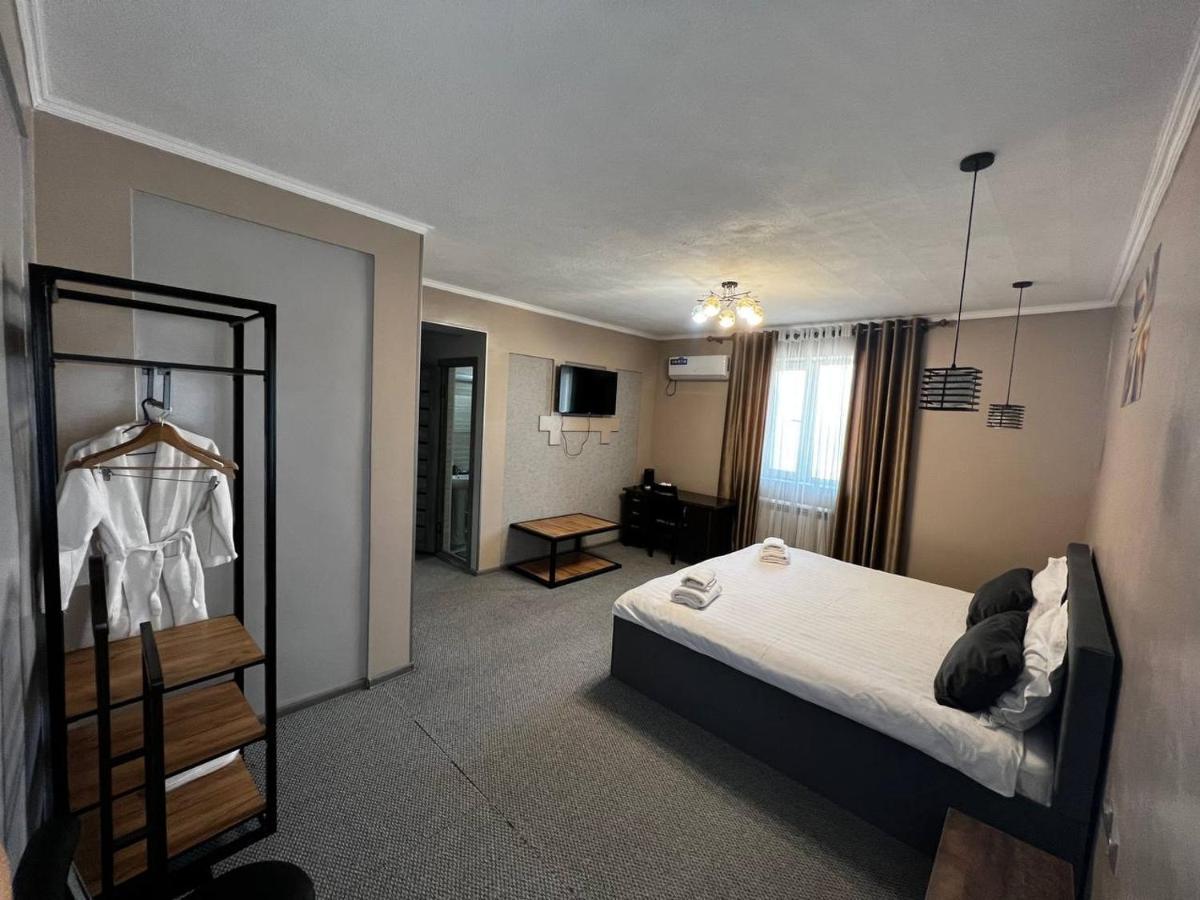 Ave Hotel Osh Ngoại thất bức ảnh