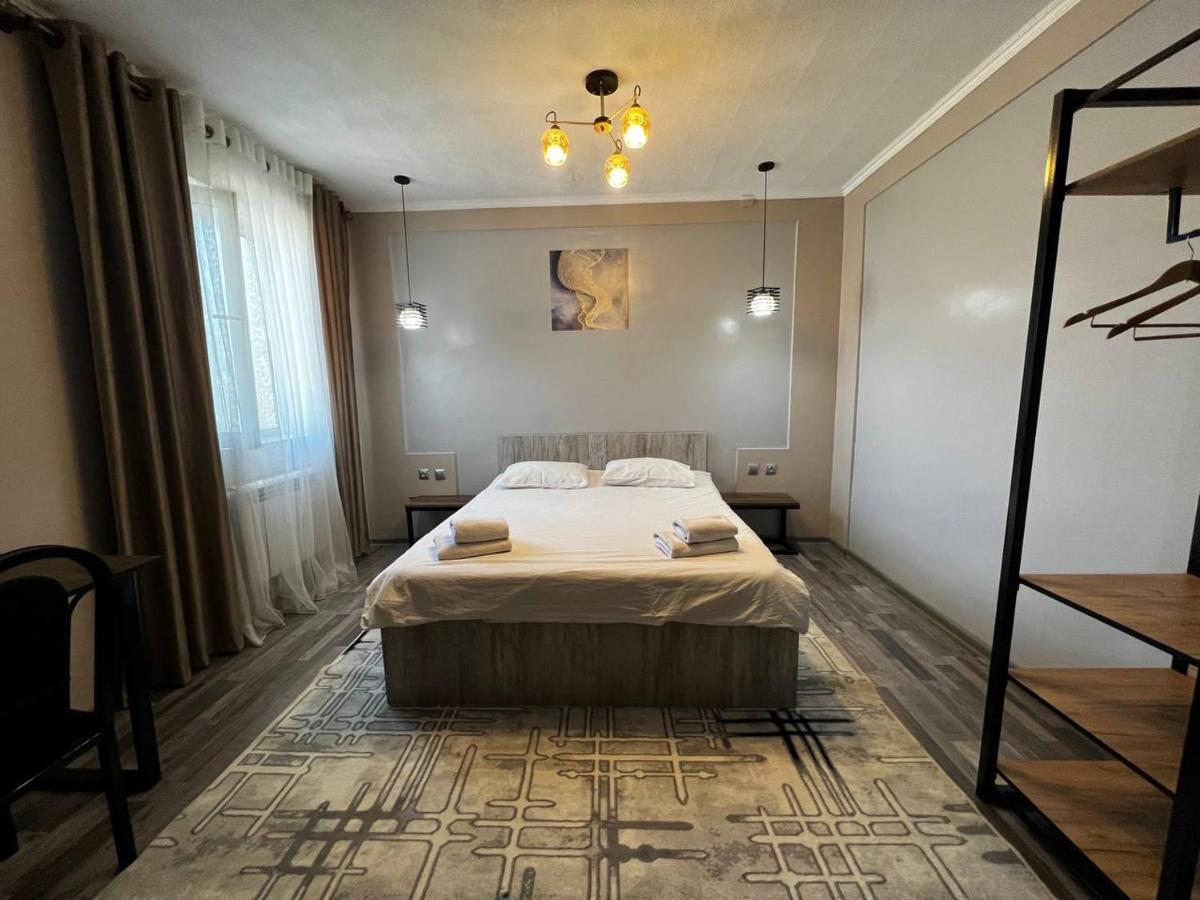Ave Hotel Osh Ngoại thất bức ảnh