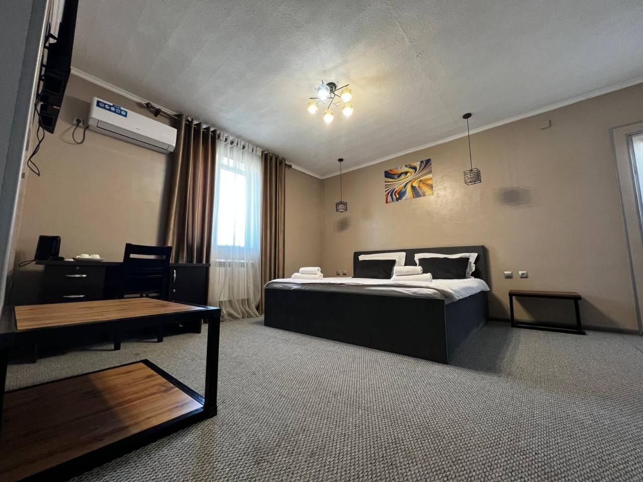 Ave Hotel Osh Ngoại thất bức ảnh